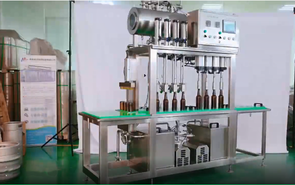 全自动啤酒灌装机-产量高-选择海志啤酒设备-支持定制！